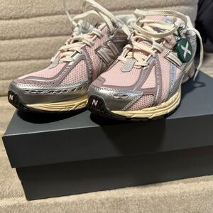 New Balance Men’s 1906R Pink and Silver Sneakers